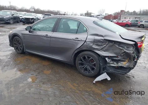 2020 Toyota Camry Le z USA, uszkodzony, nr VIN 4T1C11AK8LU395604